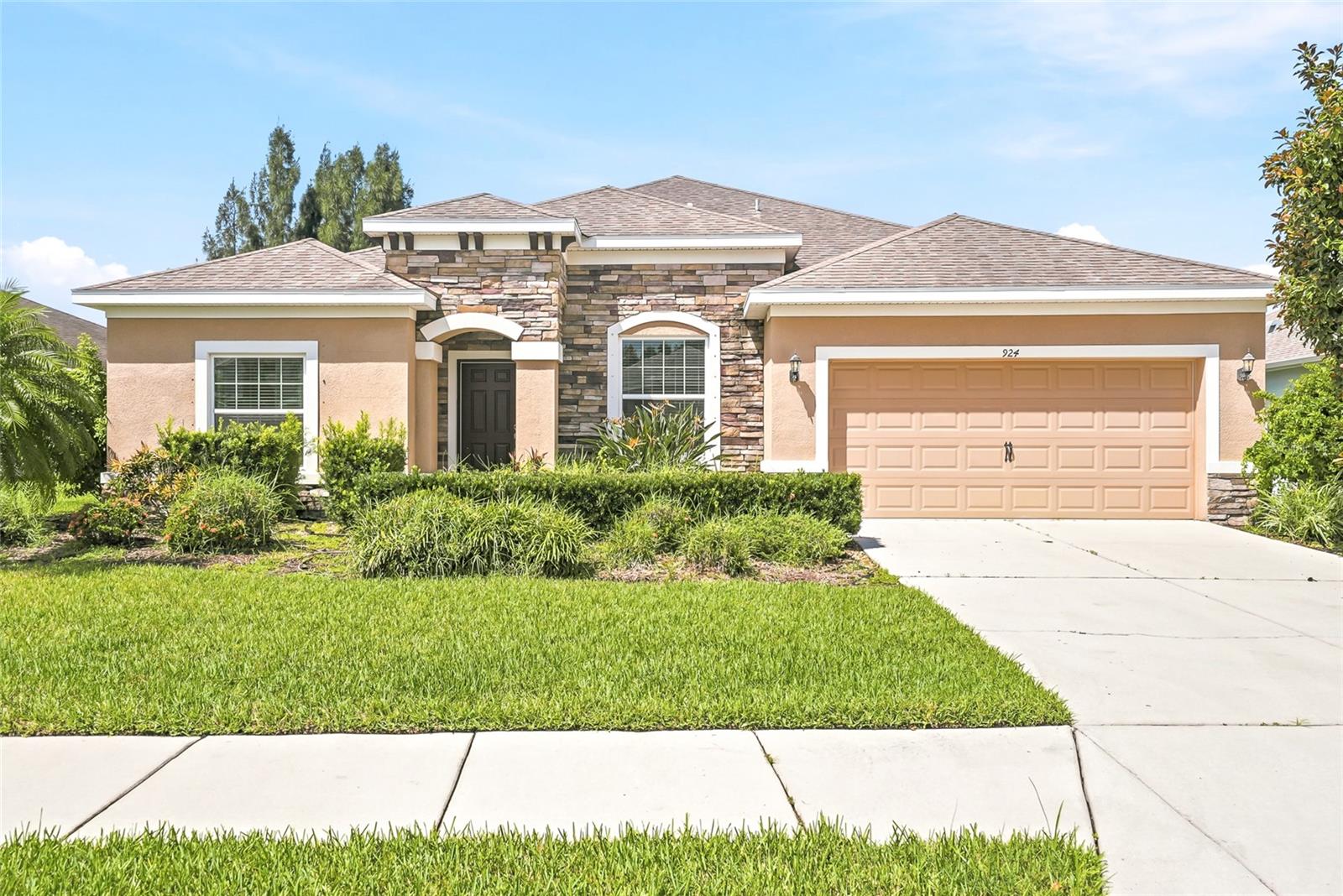 924 Buttercup, Bradenton, FL 34212