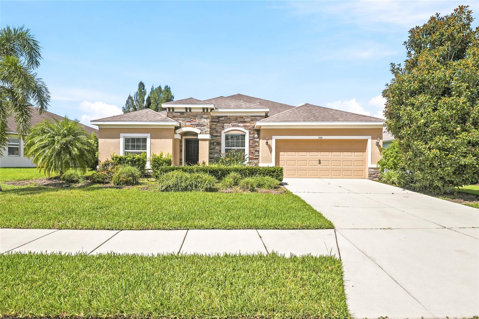 924 Buttercup, Bradenton, FL 34212