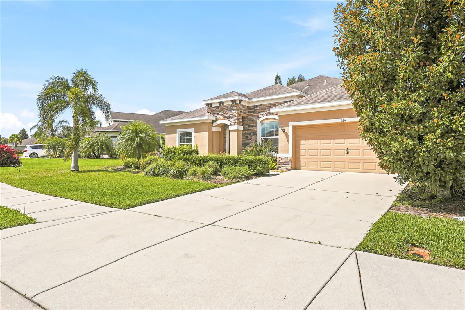 924 Buttercup, Bradenton, FL 34212