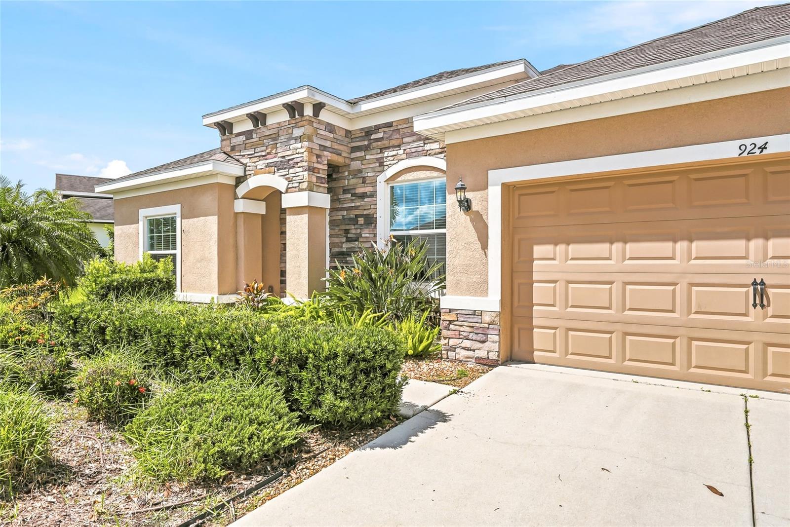924 Buttercup, Bradenton, FL 34212