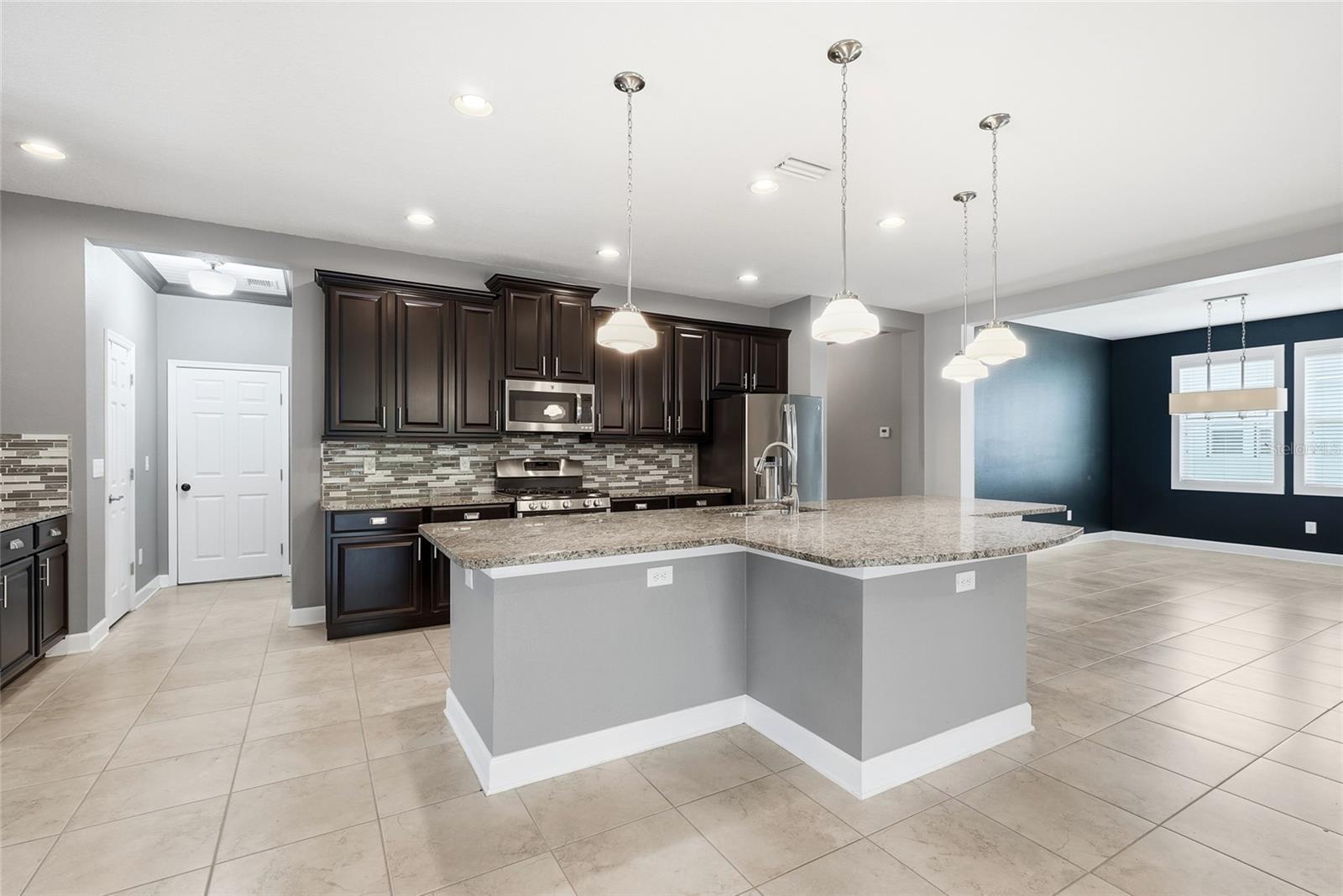 924 Buttercup, Bradenton, FL 34212