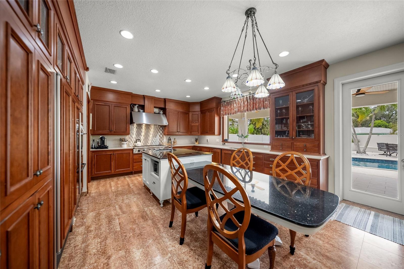 9214 18th, Bradenton, FL 34209