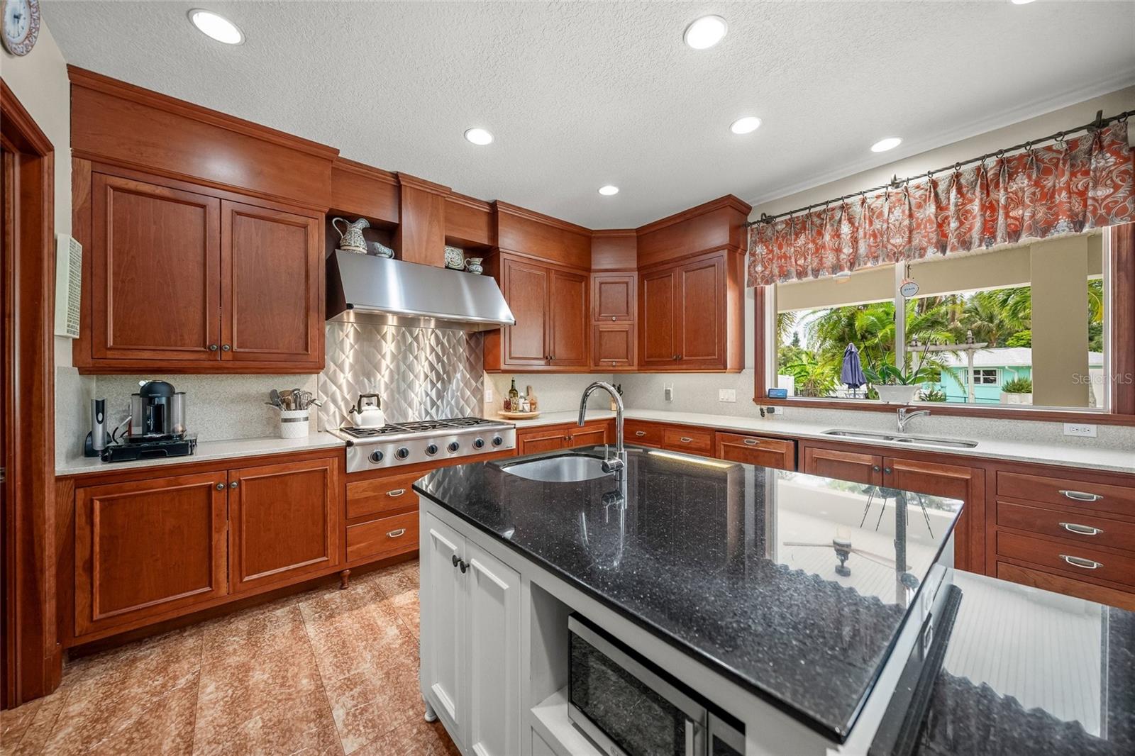 9214 18th, Bradenton, FL 34209