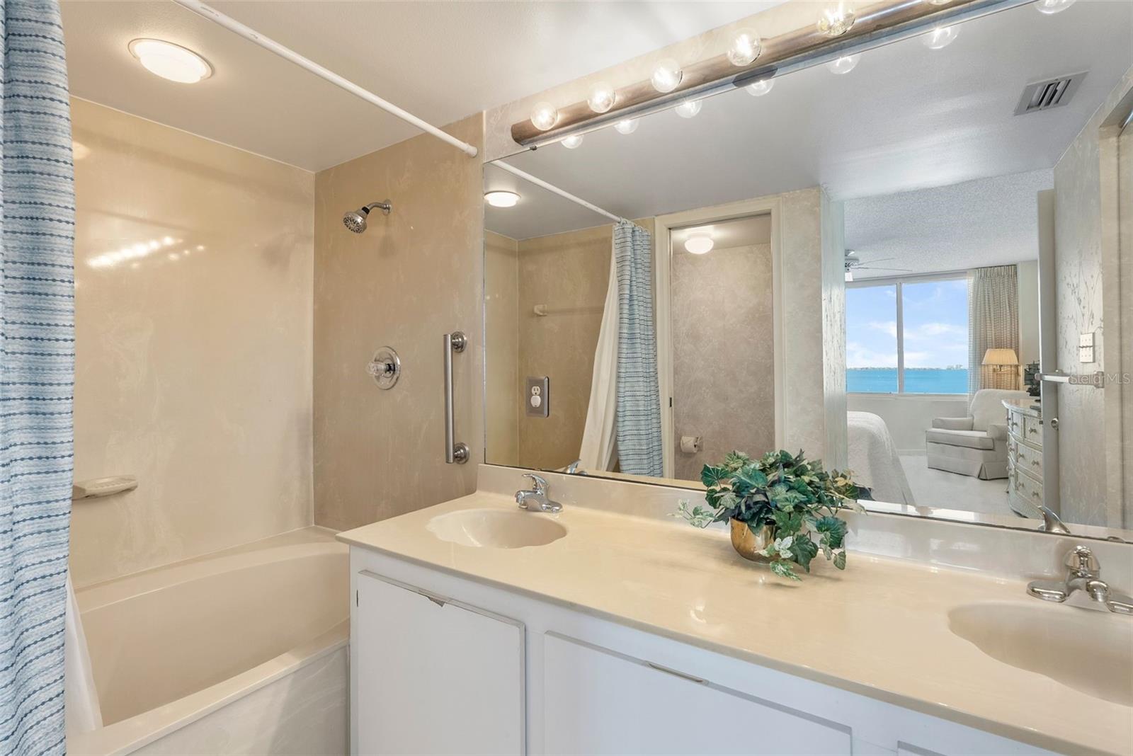 5155 Isla Key Unit 304, St Petersburg, FL 33715