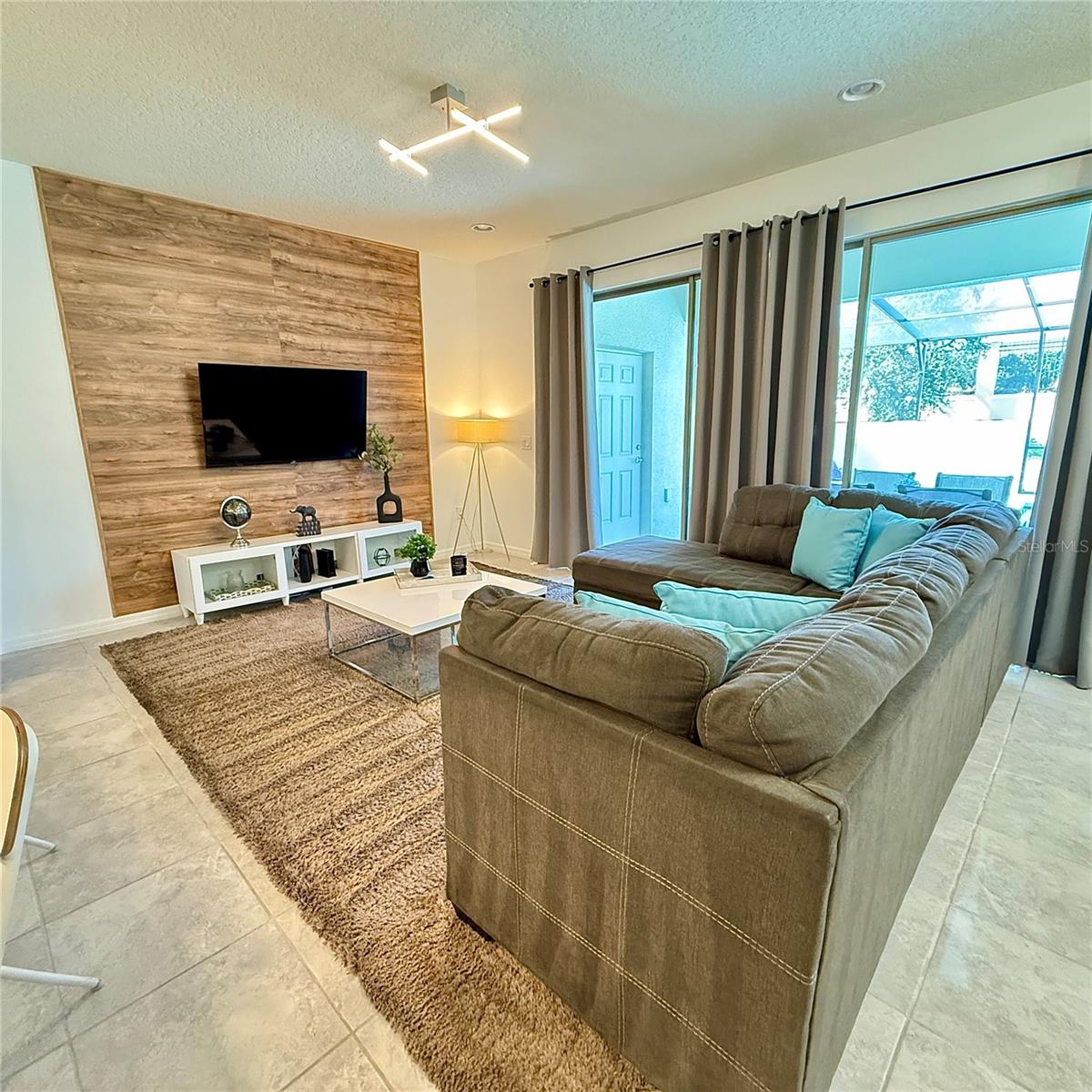 2414 Dubai, Kissimmee, FL 34747
