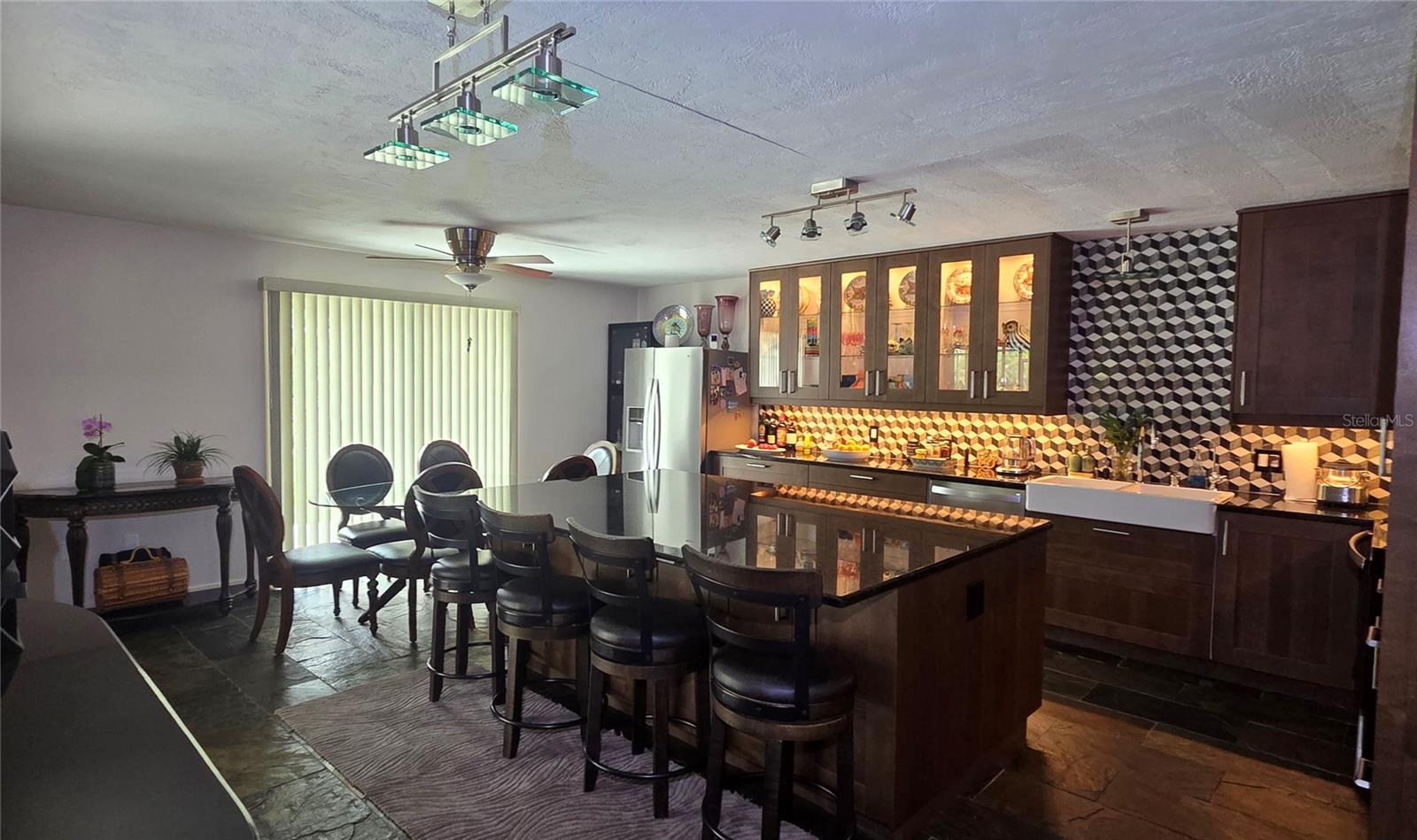 221 Dade, Sarasota, FL 34232