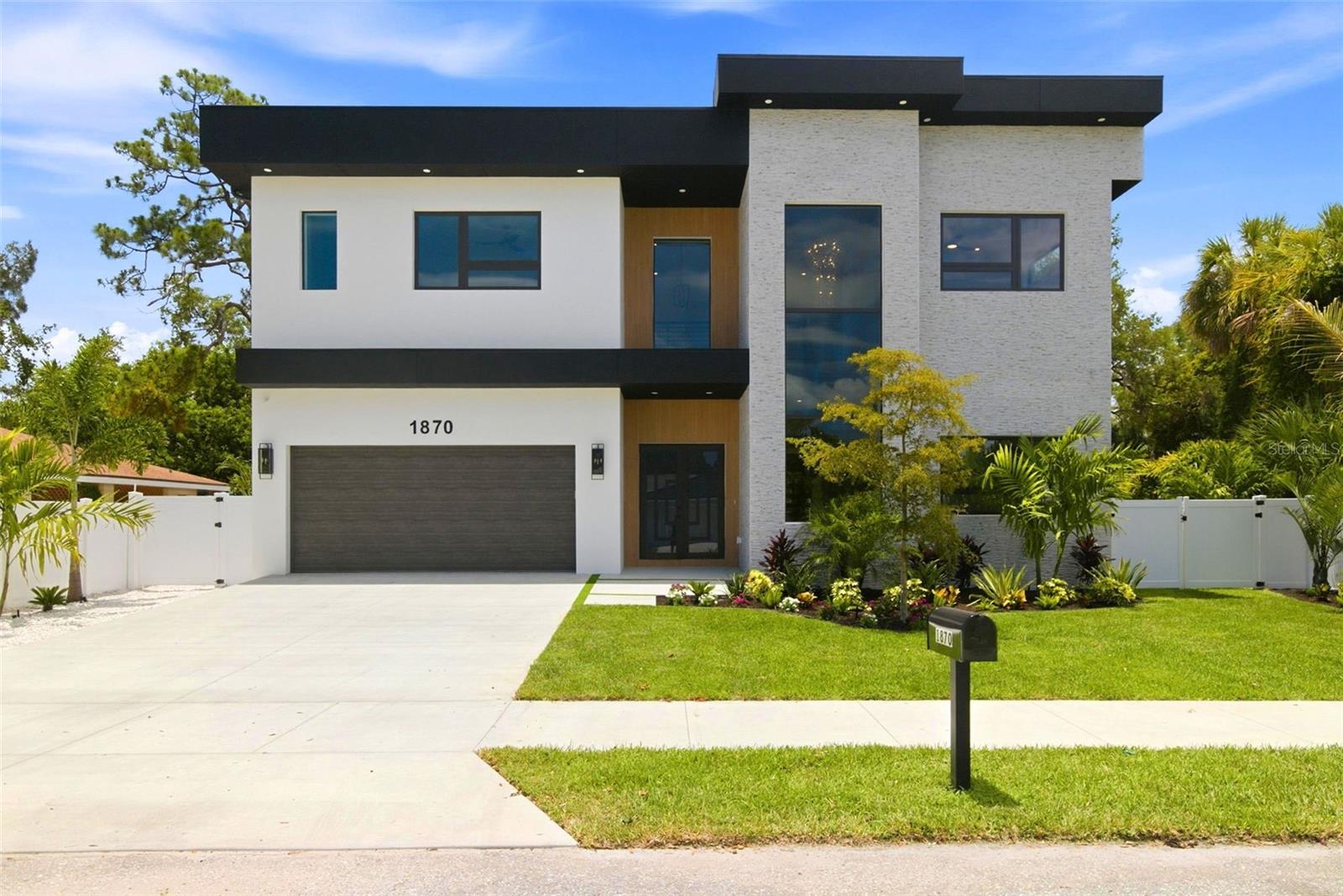 1870 Jasmine, Sarasota, FL 34239