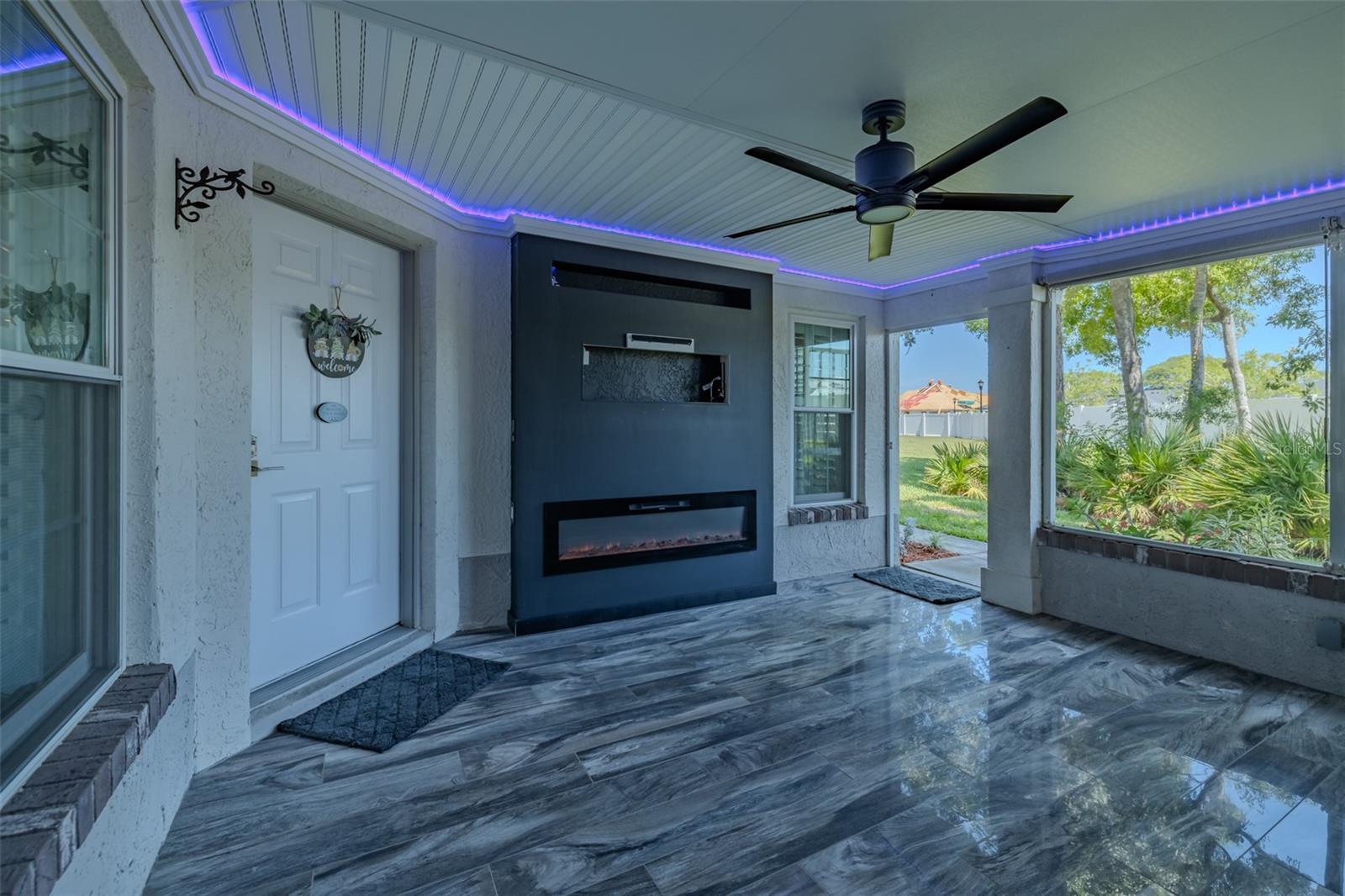 911 Golfview Woods, Sun City Center, FL 33573