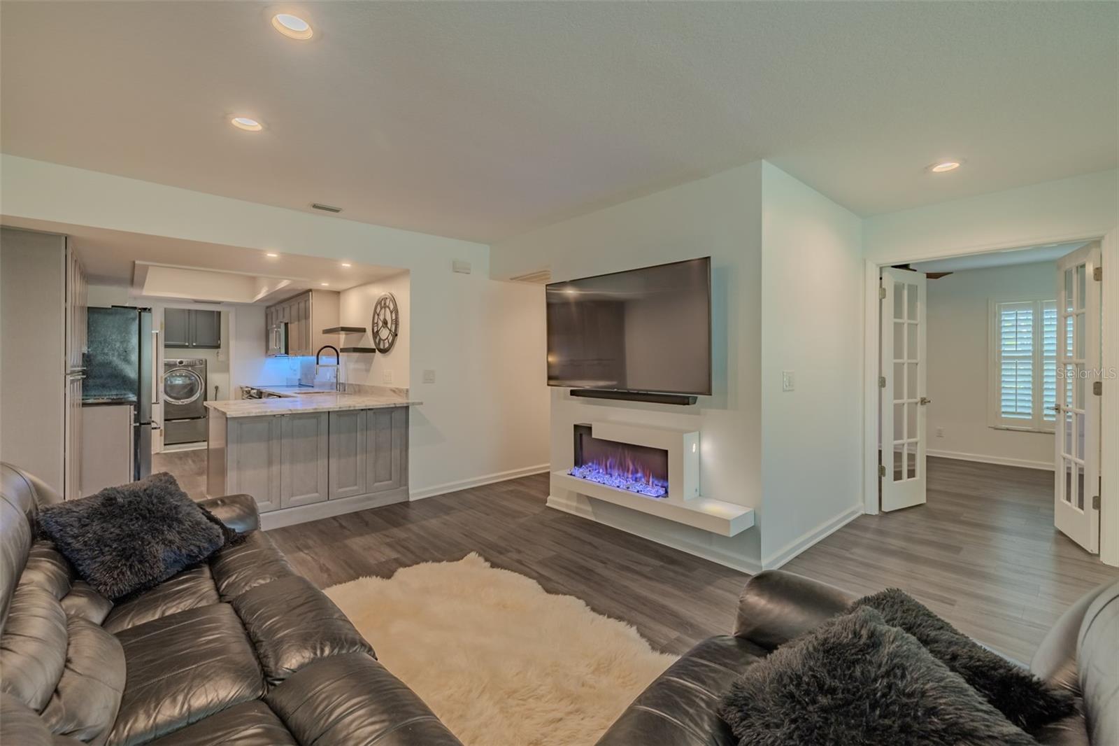 911 Golfview Woods, Sun City Center, FL 33573