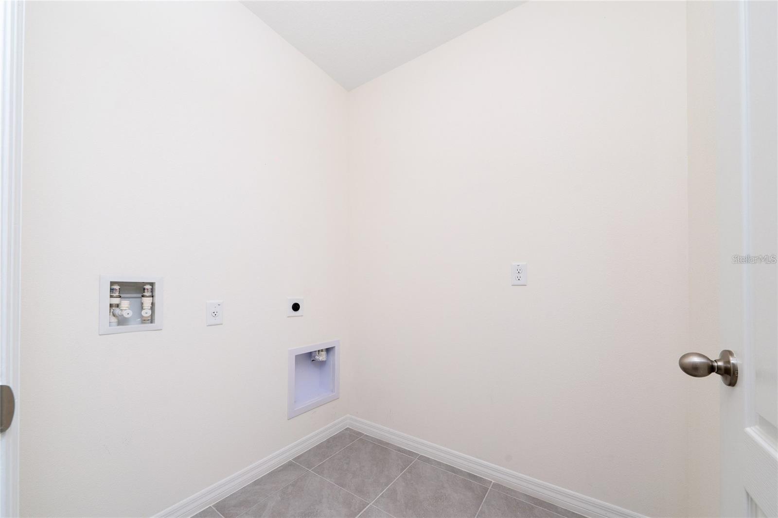 1213 Red Hill, Davenport, FL 33837
