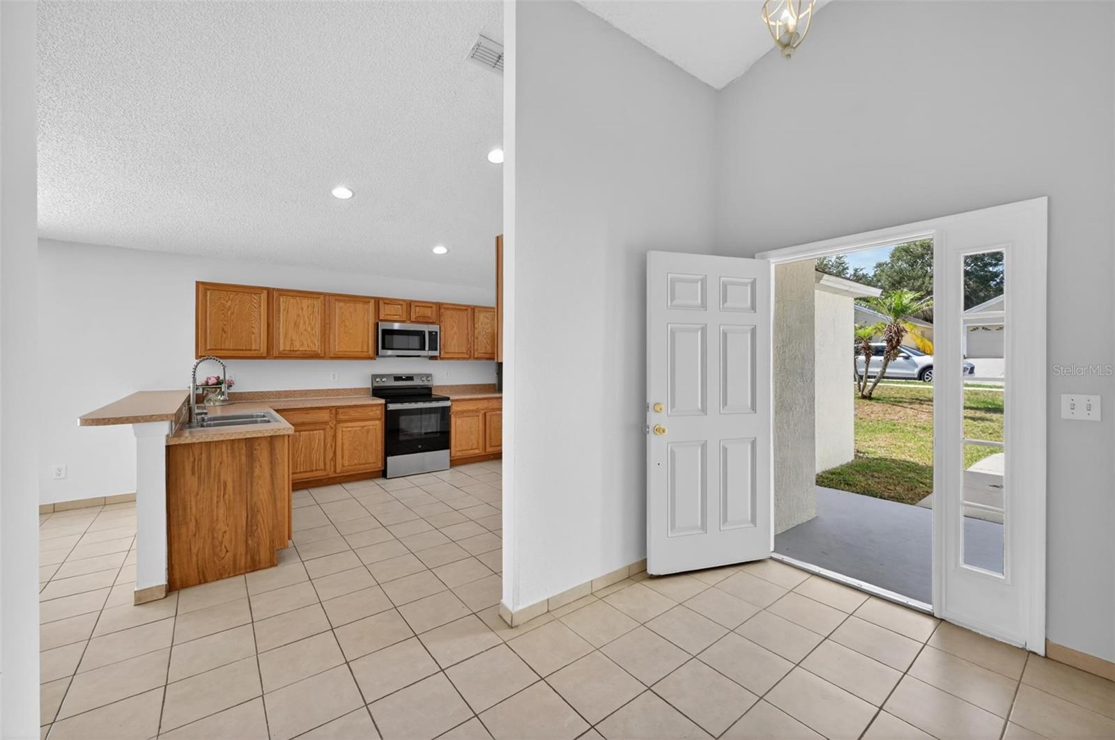 2041 Newtown, Groveland, FL 34736