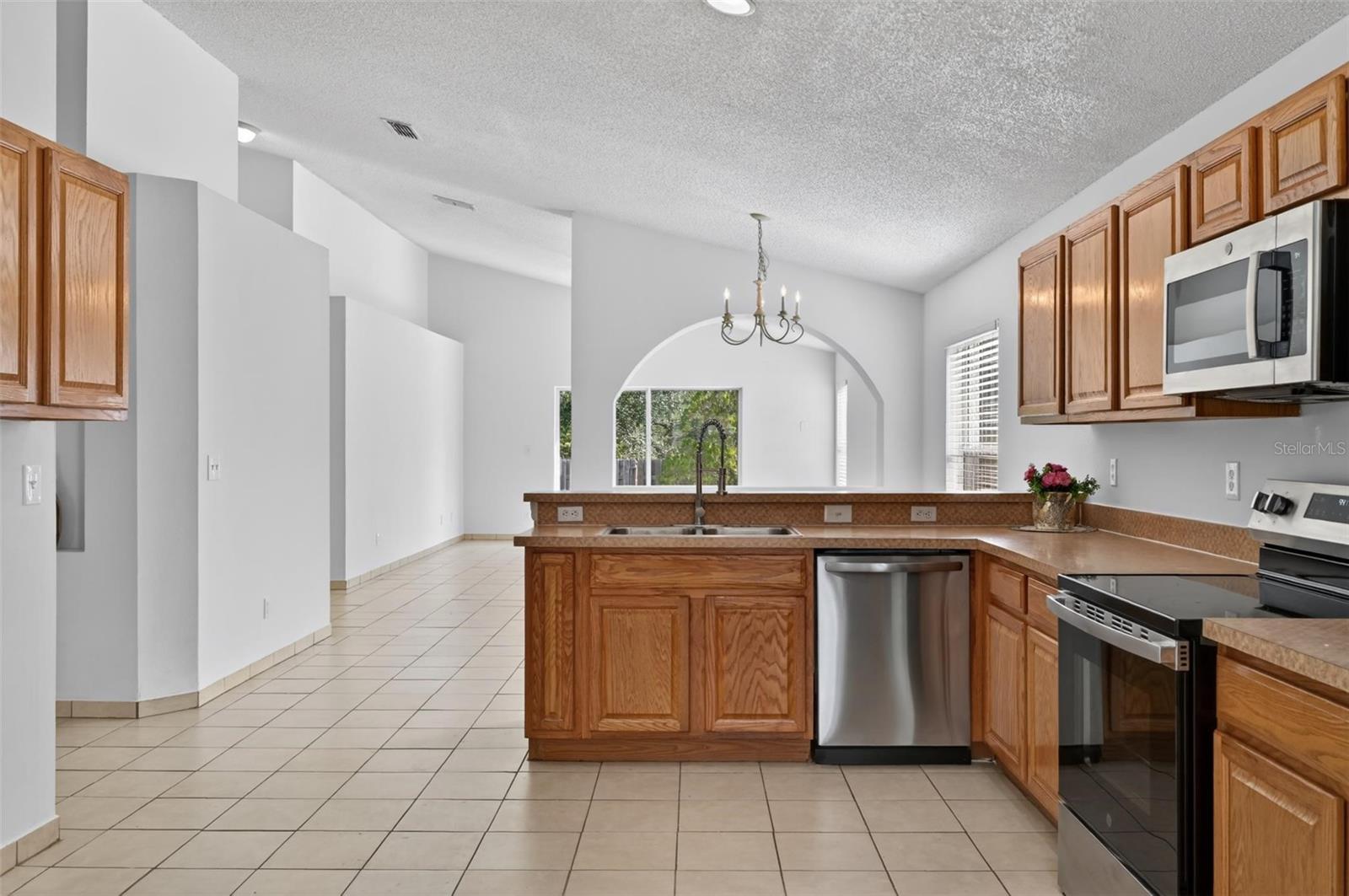 2041 Newtown, Groveland, FL 34736