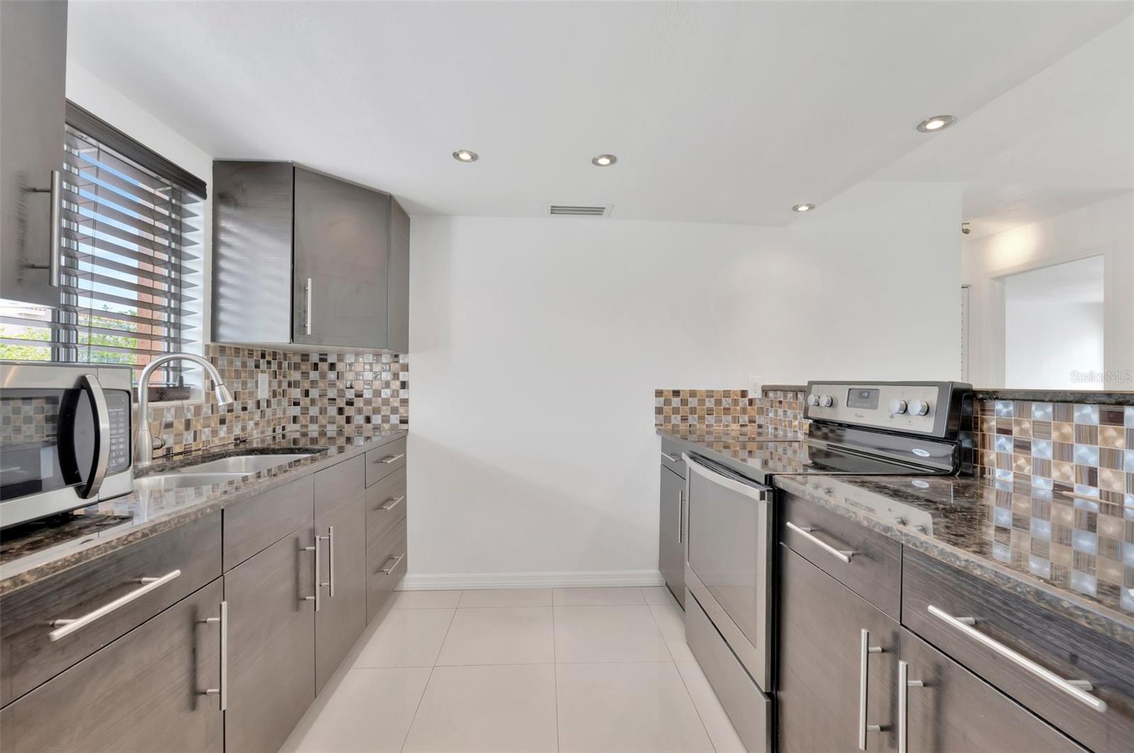 592 100th Unit 201, St Petersburg, FL 33702