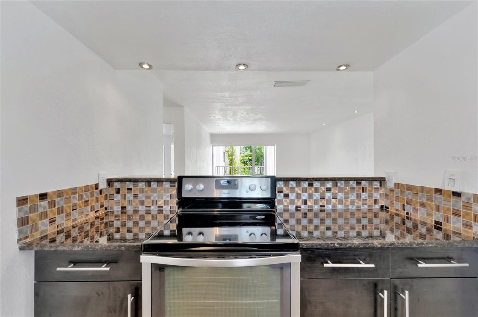 592 100th Unit 201, St Petersburg, FL 33702