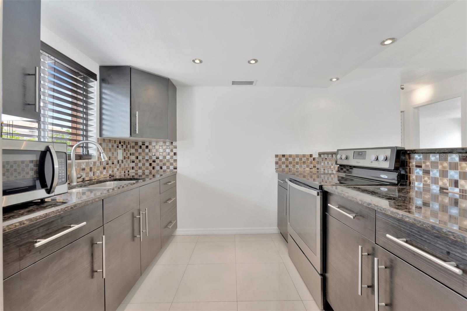 592 100th Unit 201, St Petersburg, FL 33702