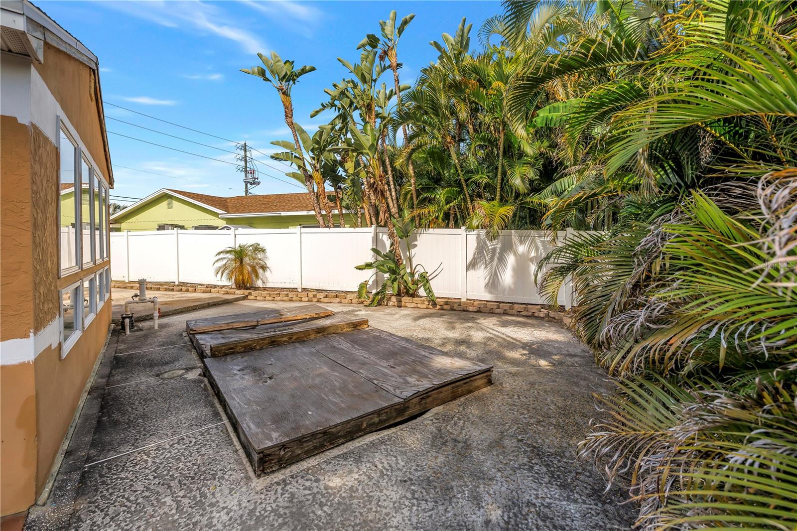 7901 Causeway, St Petersburg, FL 33707