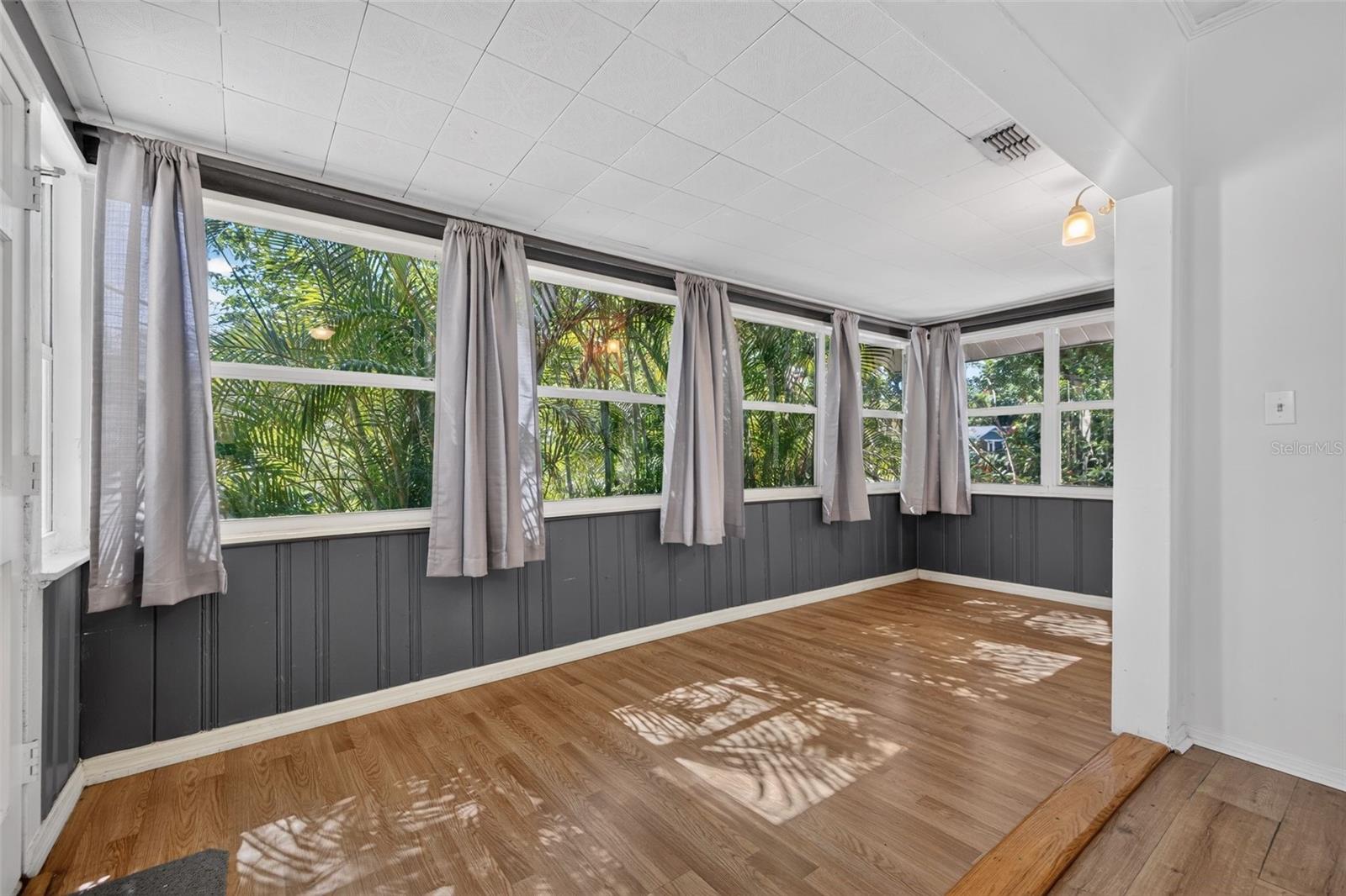 1162 Highland, St Petersburg, FL 33701