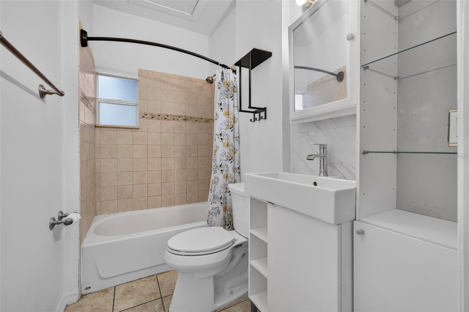 1162 Highland, St Petersburg, FL 33701