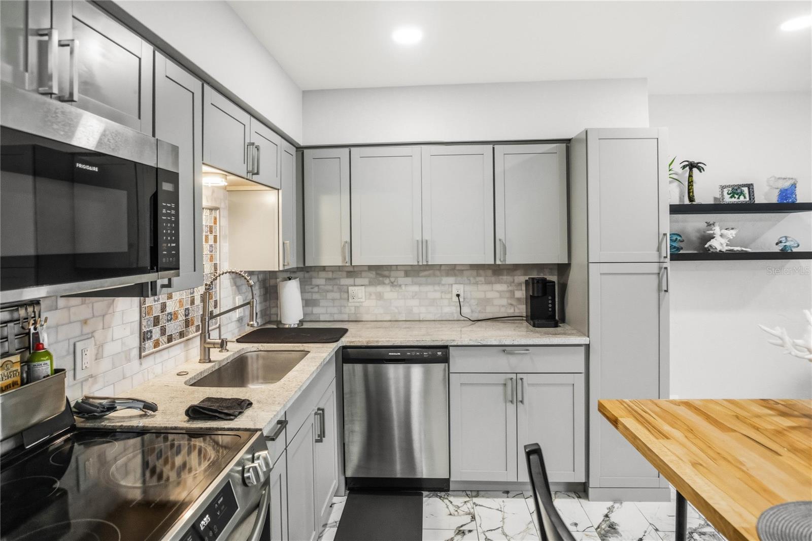 416 73rd Unit 207, St Petersburg, FL 33702