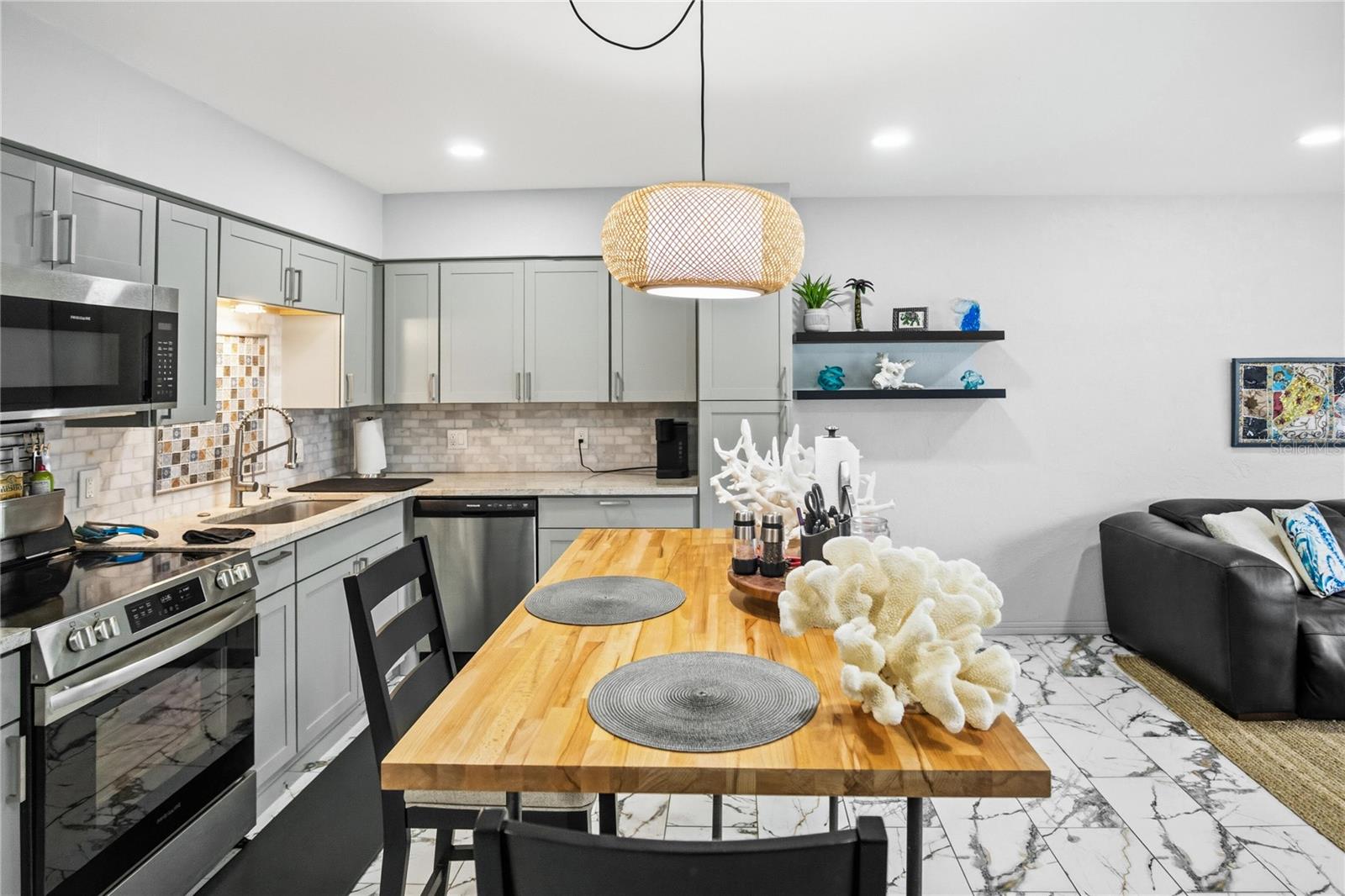 416 73rd Unit 207, St Petersburg, FL 33702