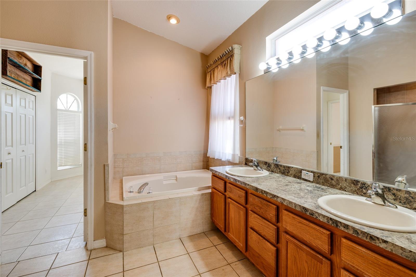 1805 Wood Bend, Tarpon Springs, FL 34689