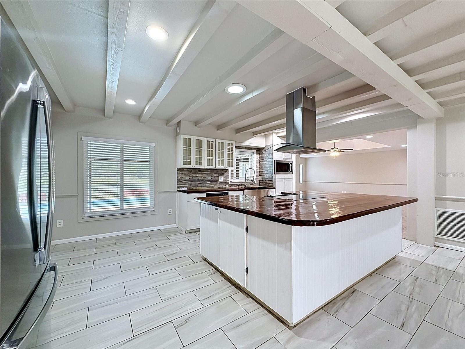 912 Shangri la, Seffner, FL 33584