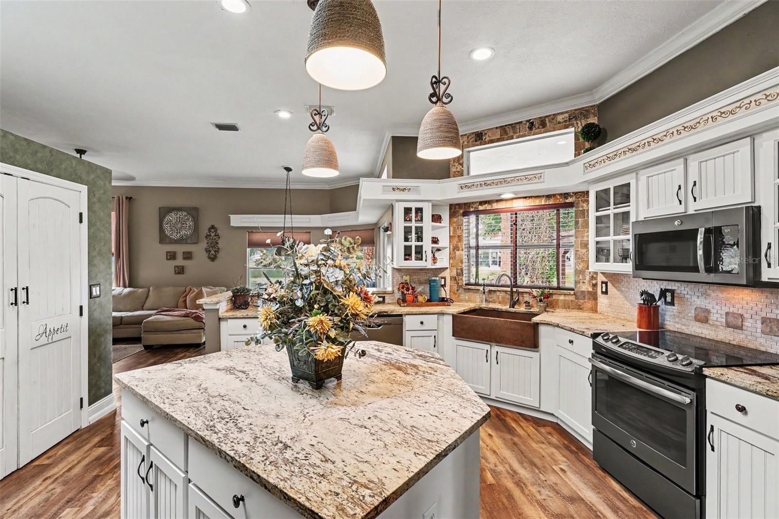 663 Sheridan Woods Dr, Melbourne, FL 32904