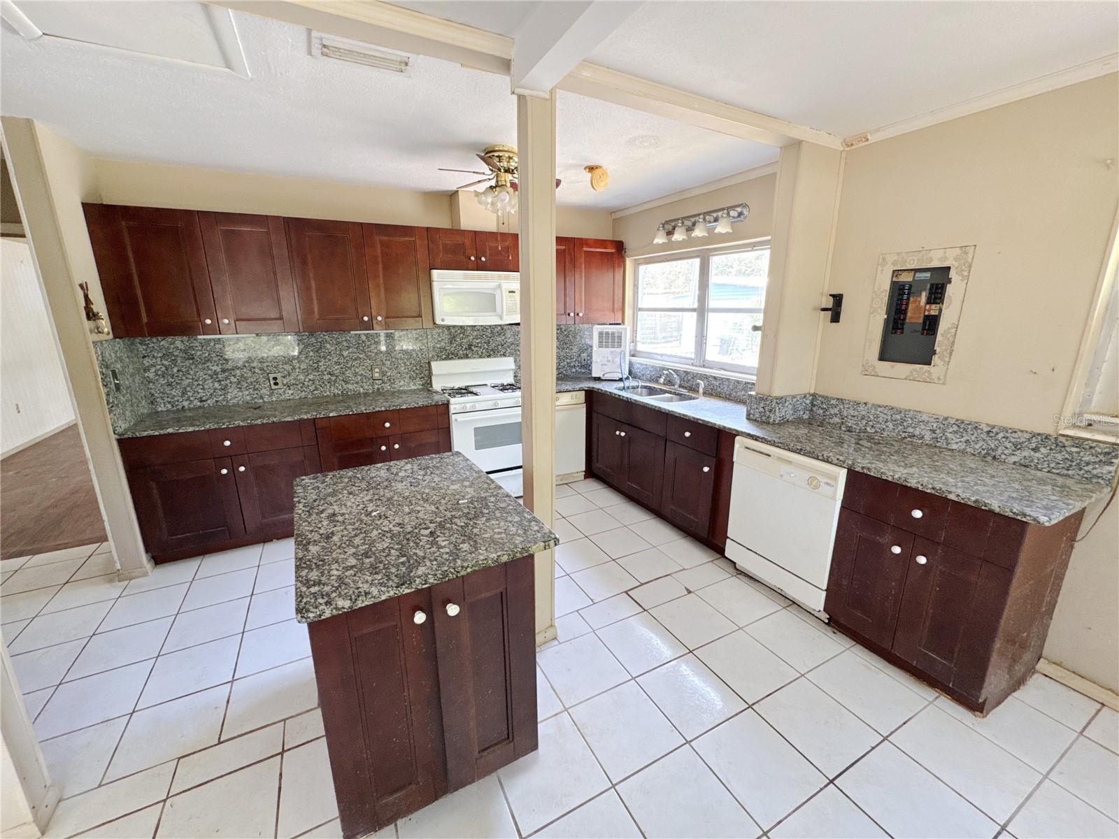 4103 Brazilnut, Sarasota, FL 34234