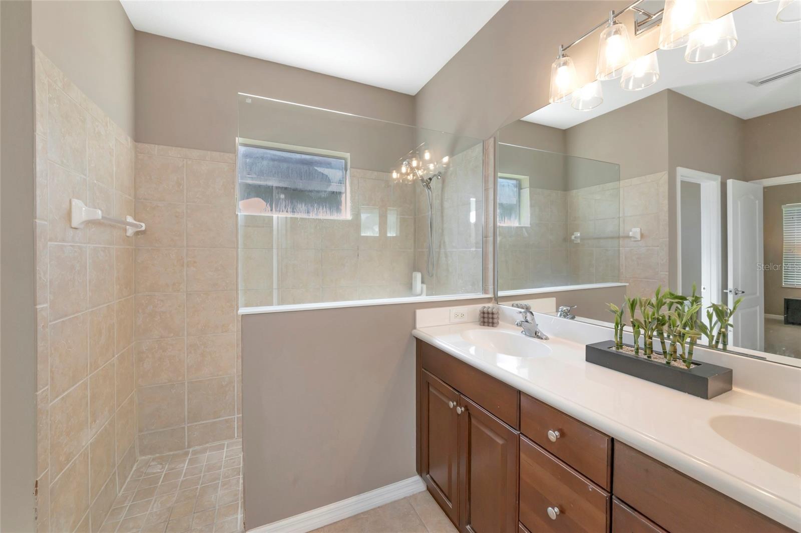 4930 Newport News, Bradenton, FL 34211