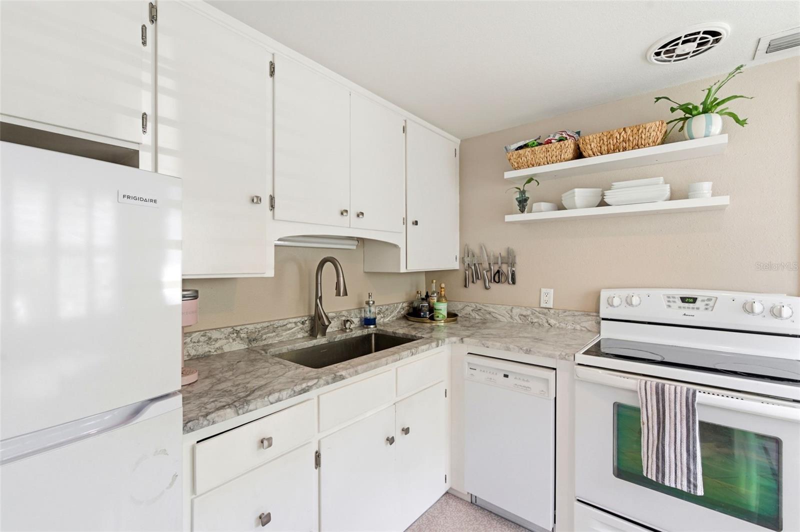 652 Lexington, Dunedin, FL 34698