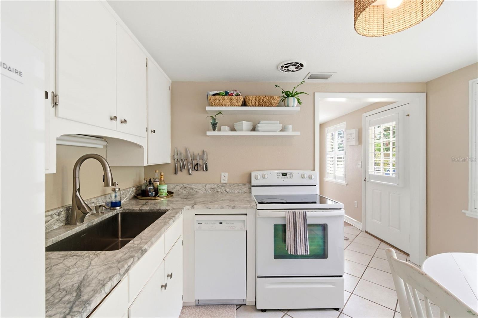 652 Lexington, Dunedin, FL 34698