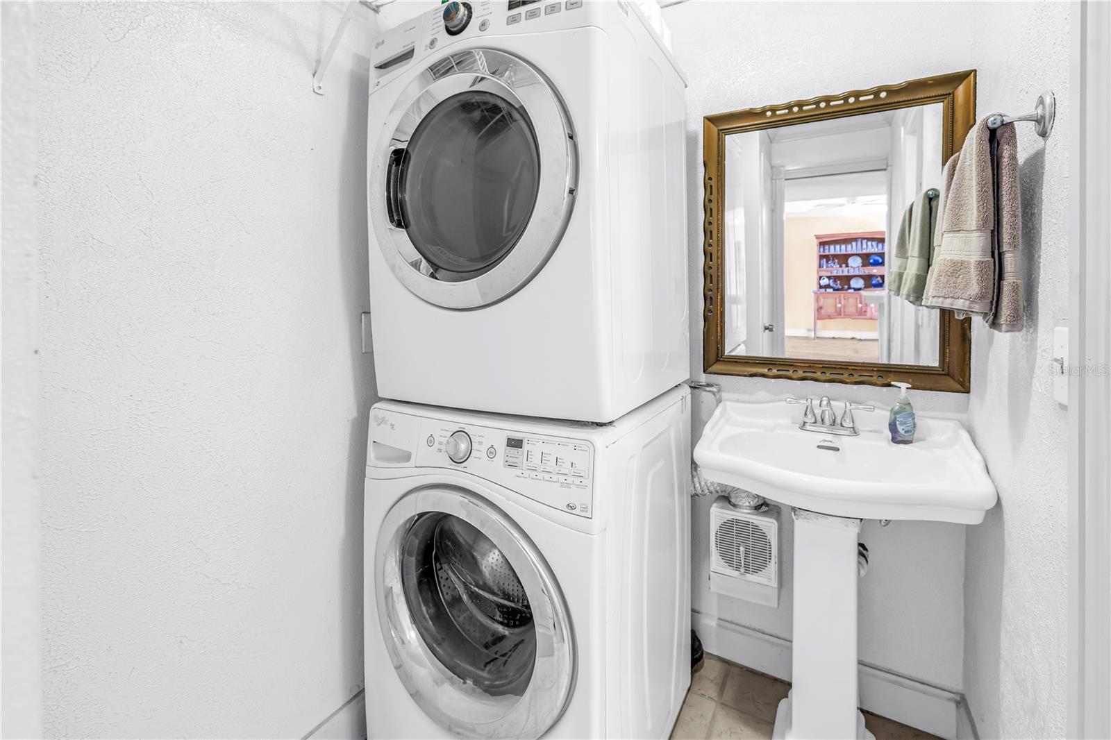 3580 41st Unit I, St Petersburg, FL 33711