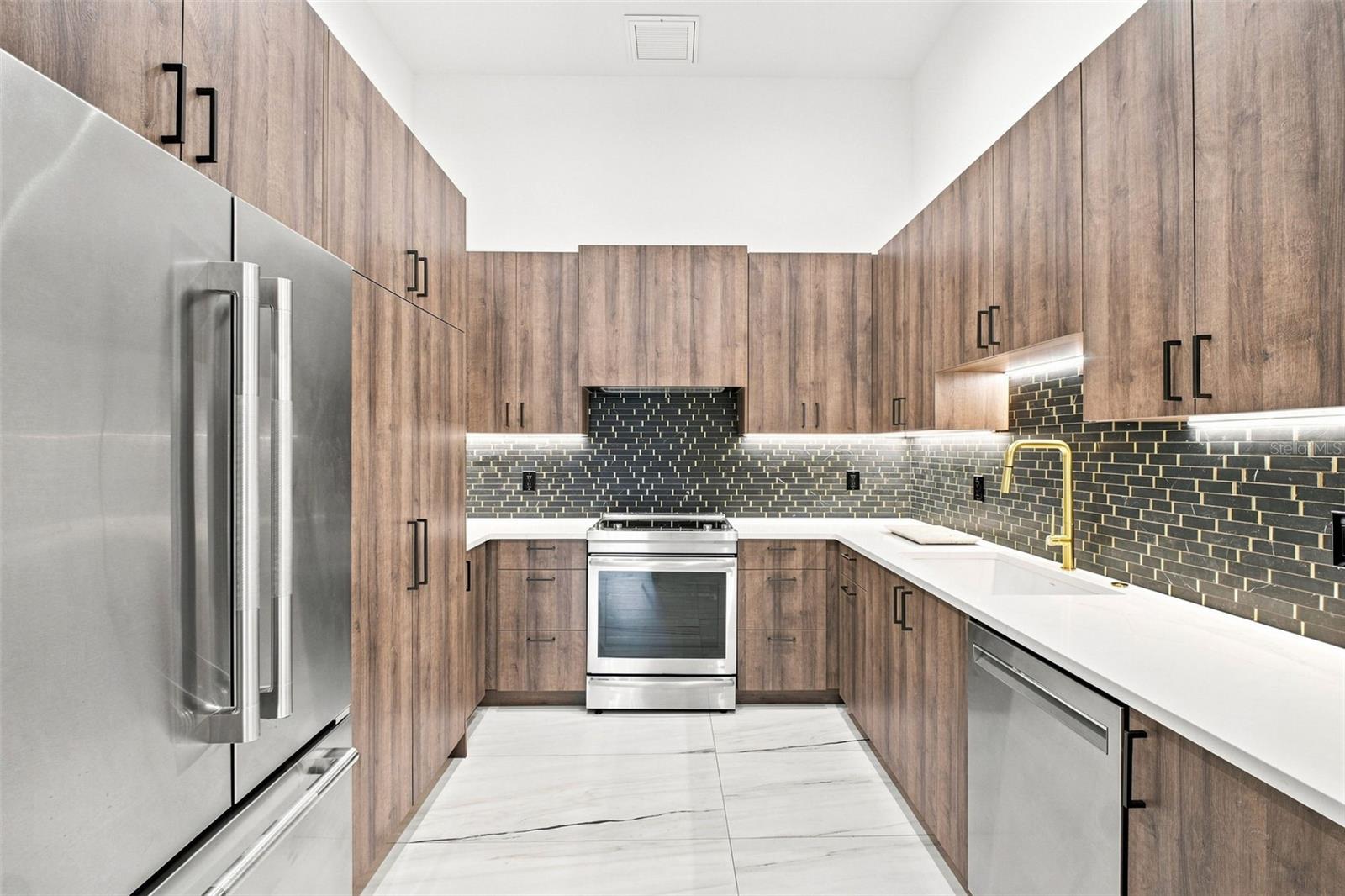 1076 Snell Isle, St Petersburg, FL 33704