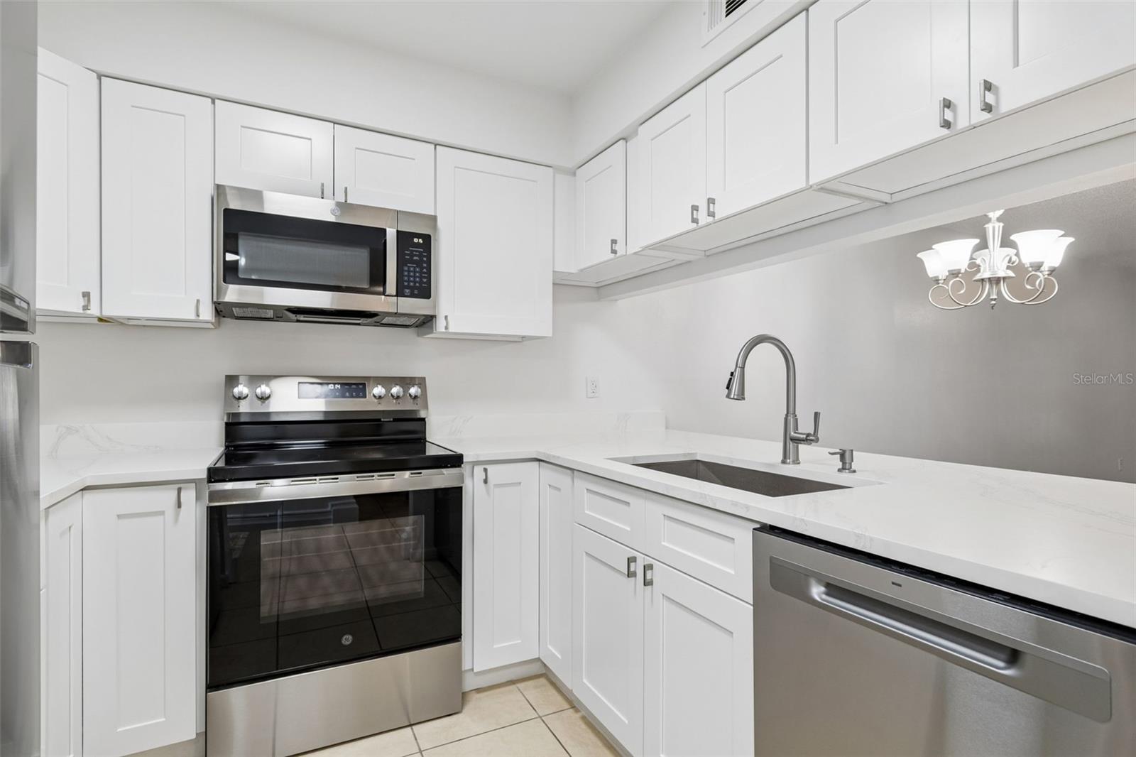 723 83rd Unit 104, St Petersburg, FL 33702