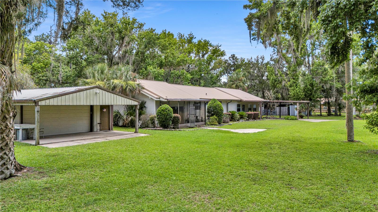 22308 Blue Creek Lodge, Astor, FL 32102