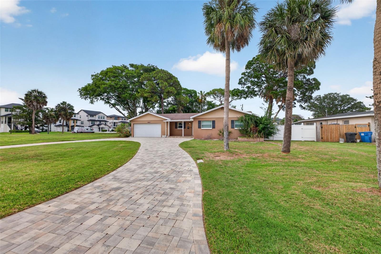 4627 Venetian, St Petersburg, FL 33704