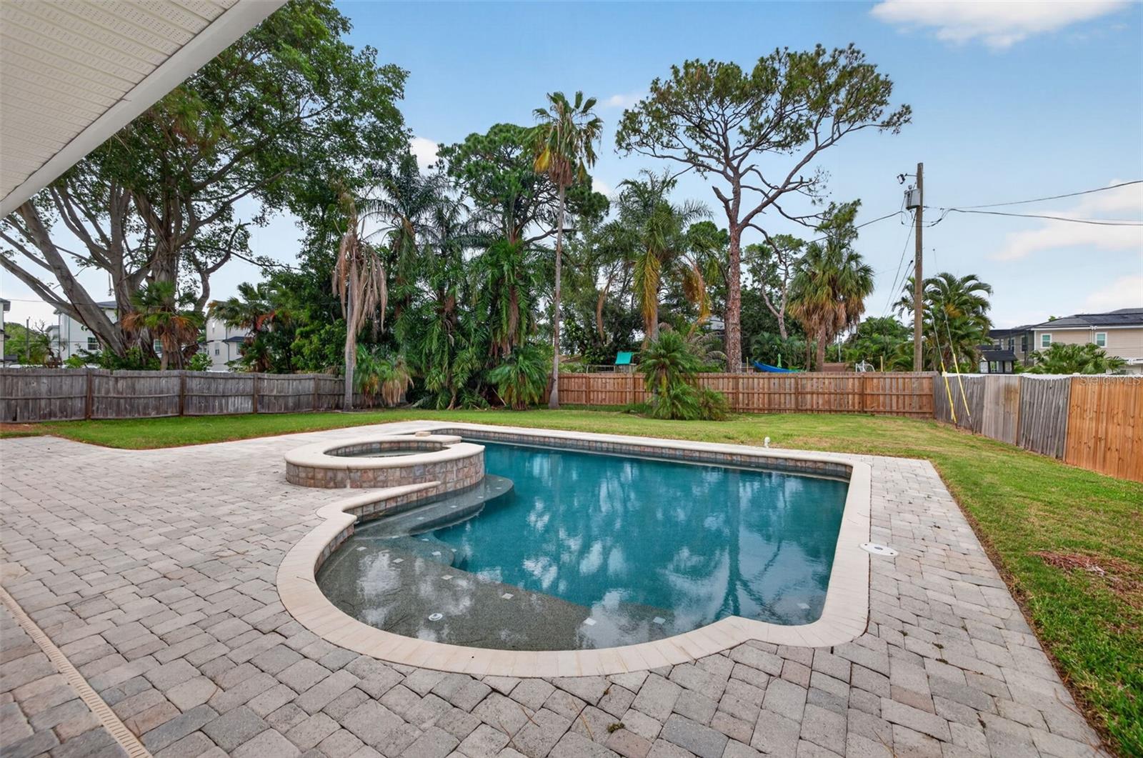 4627 Venetian, St Petersburg, FL 33704
