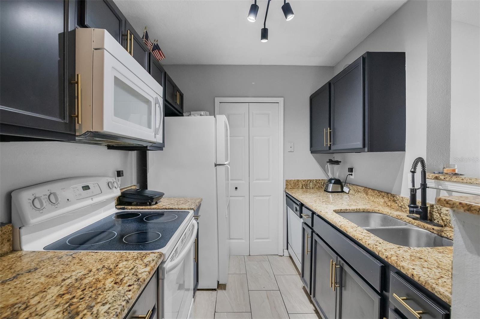 4360 Kirkman Unit 408, Orlando, FL 32811