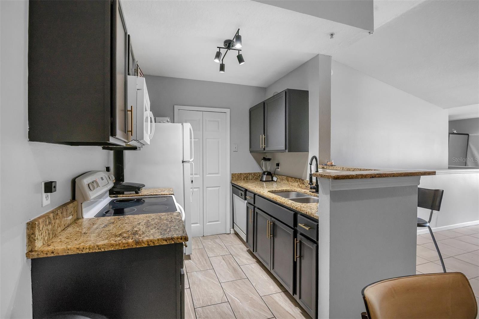 4360 Kirkman Unit 408, Orlando, FL 32811
