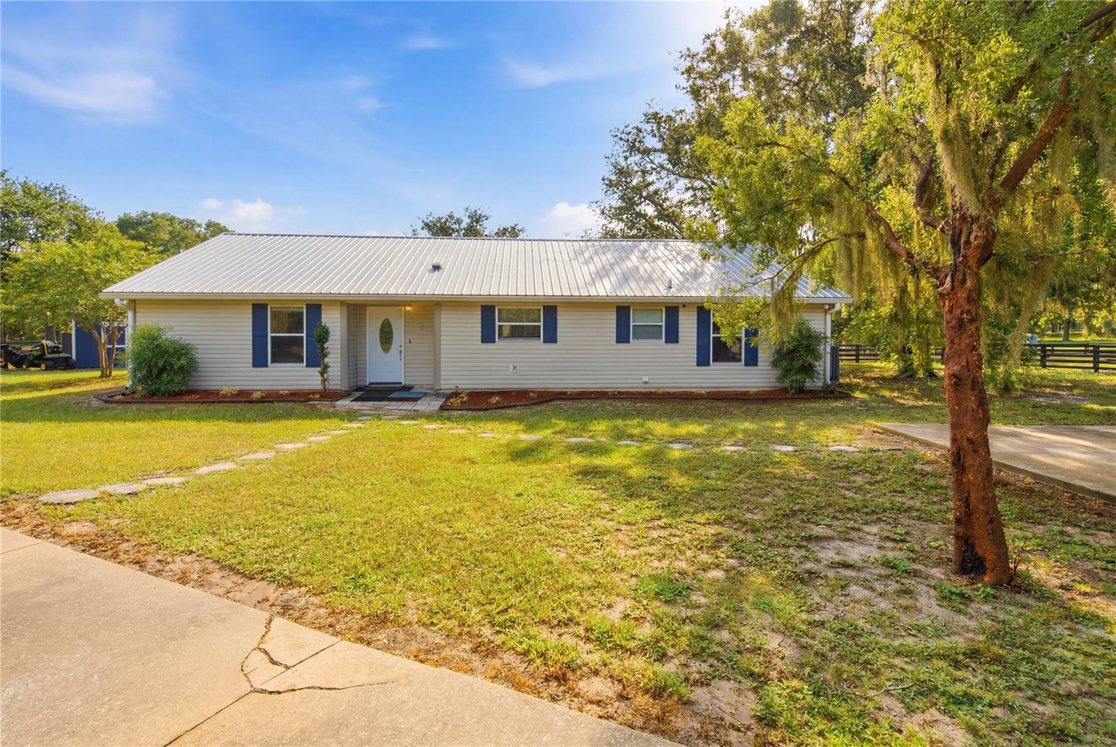 16723 173rd Terrace, Weirsdale, FL 32195