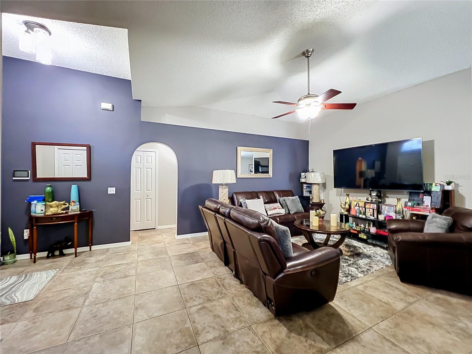 2131 Corner School, Orlando, FL 32820