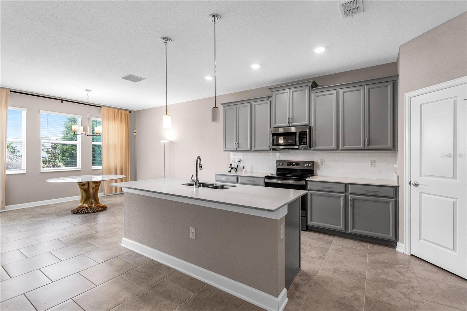 8833 Beth Page Ln, Davenport, FL 33896