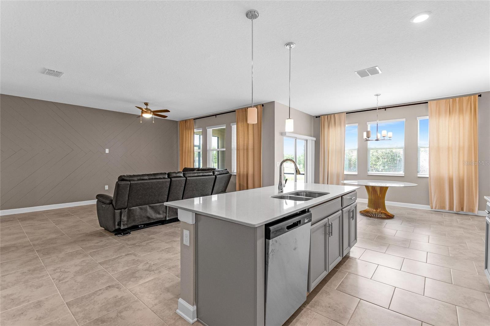 8833 Beth Page Ln, Davenport, FL 33896