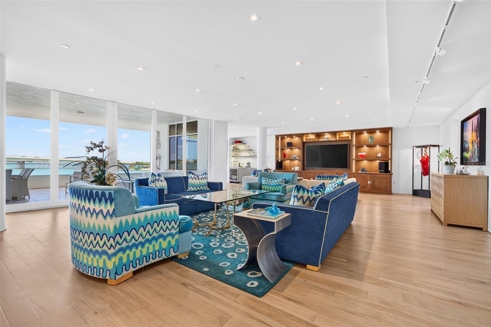280 Golden Gate Unit 300, Sarasota, FL 34236