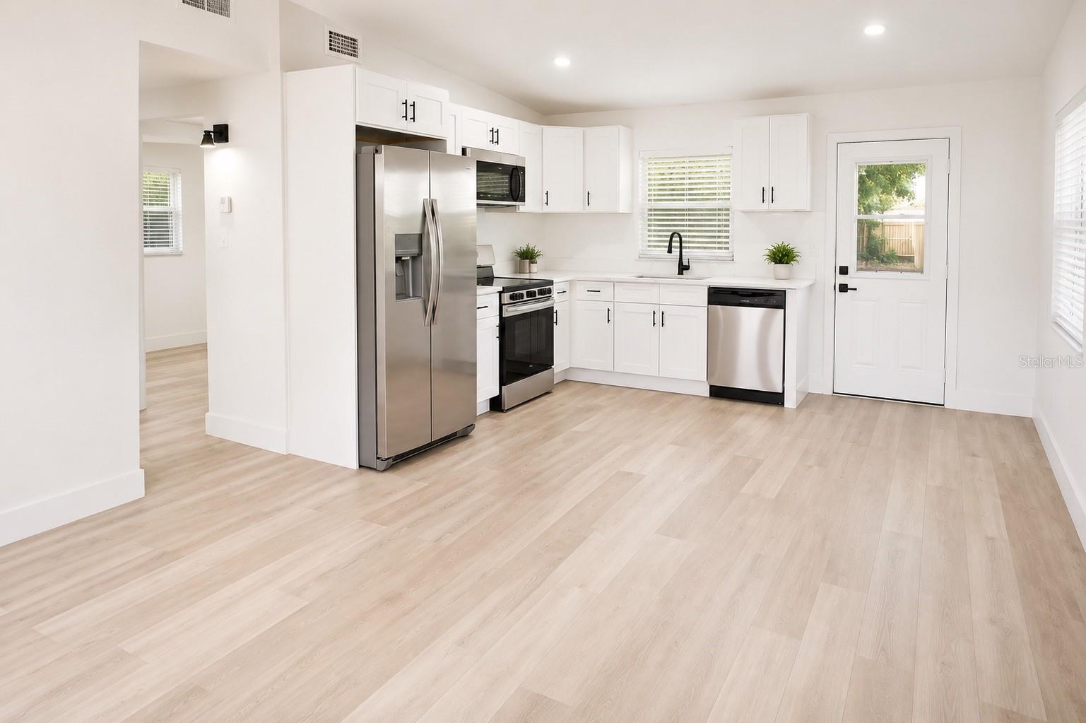 9001 82nd, Seminole, FL 33777