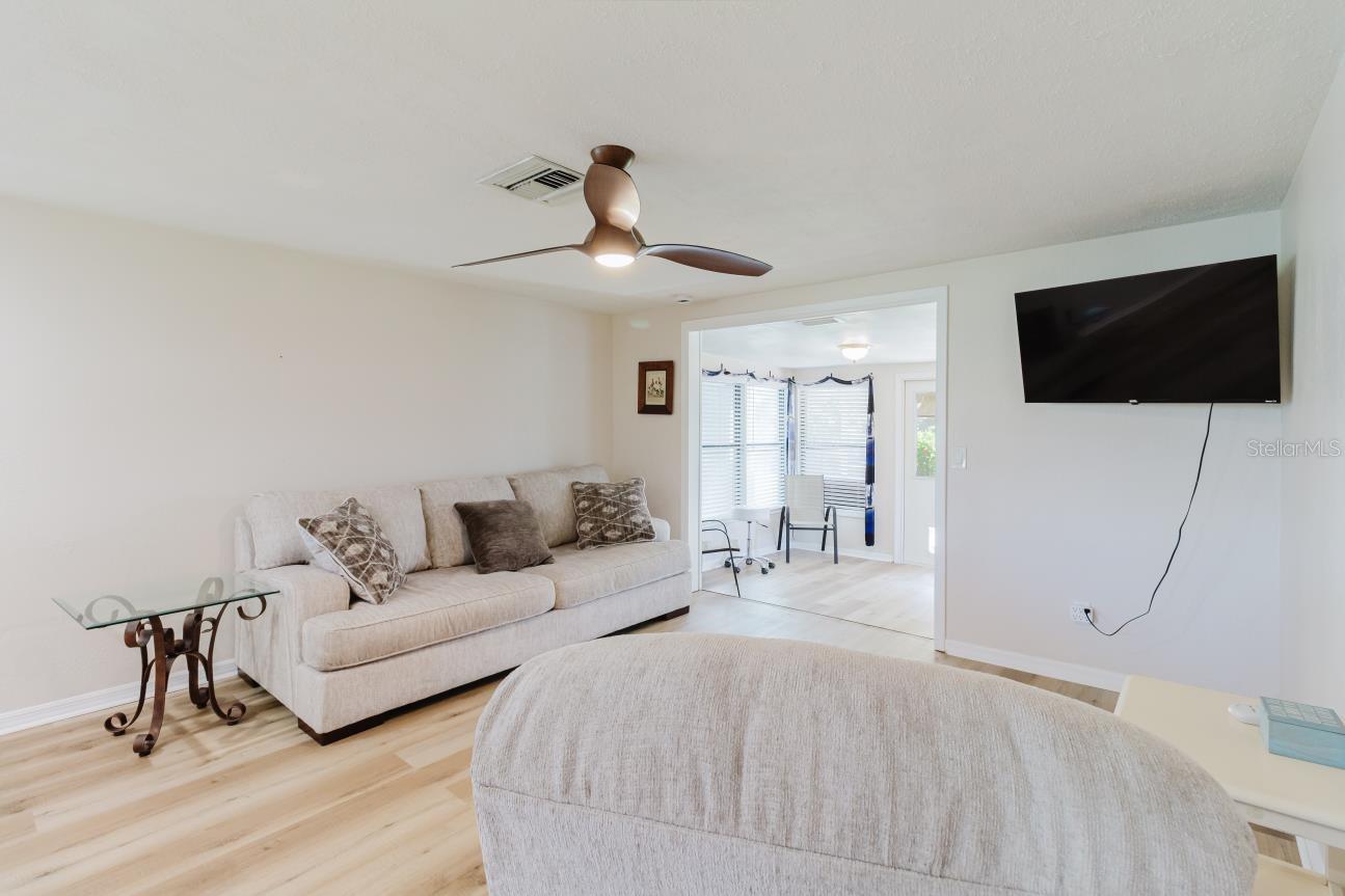 96 New York, Dunedin, FL 34698