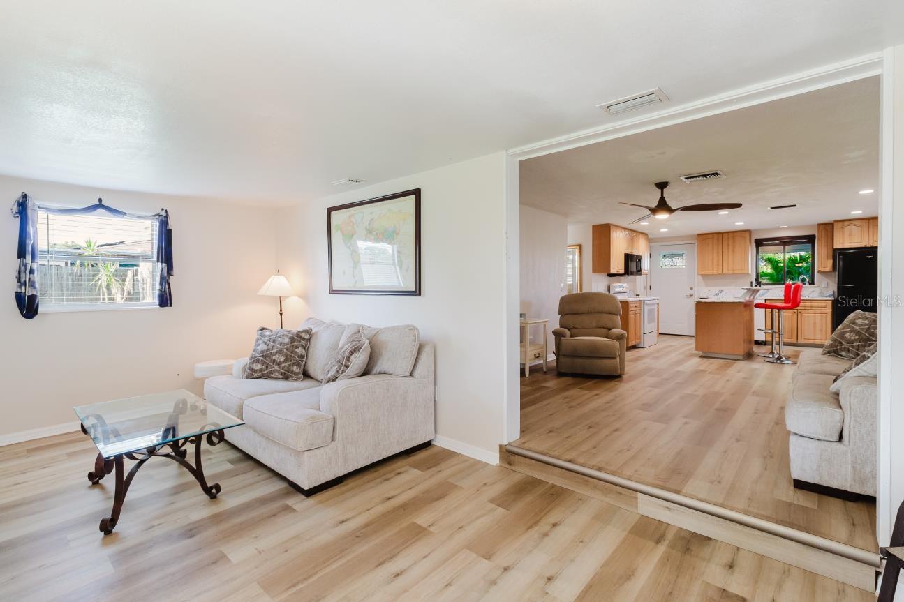 96 New York, Dunedin, FL 34698