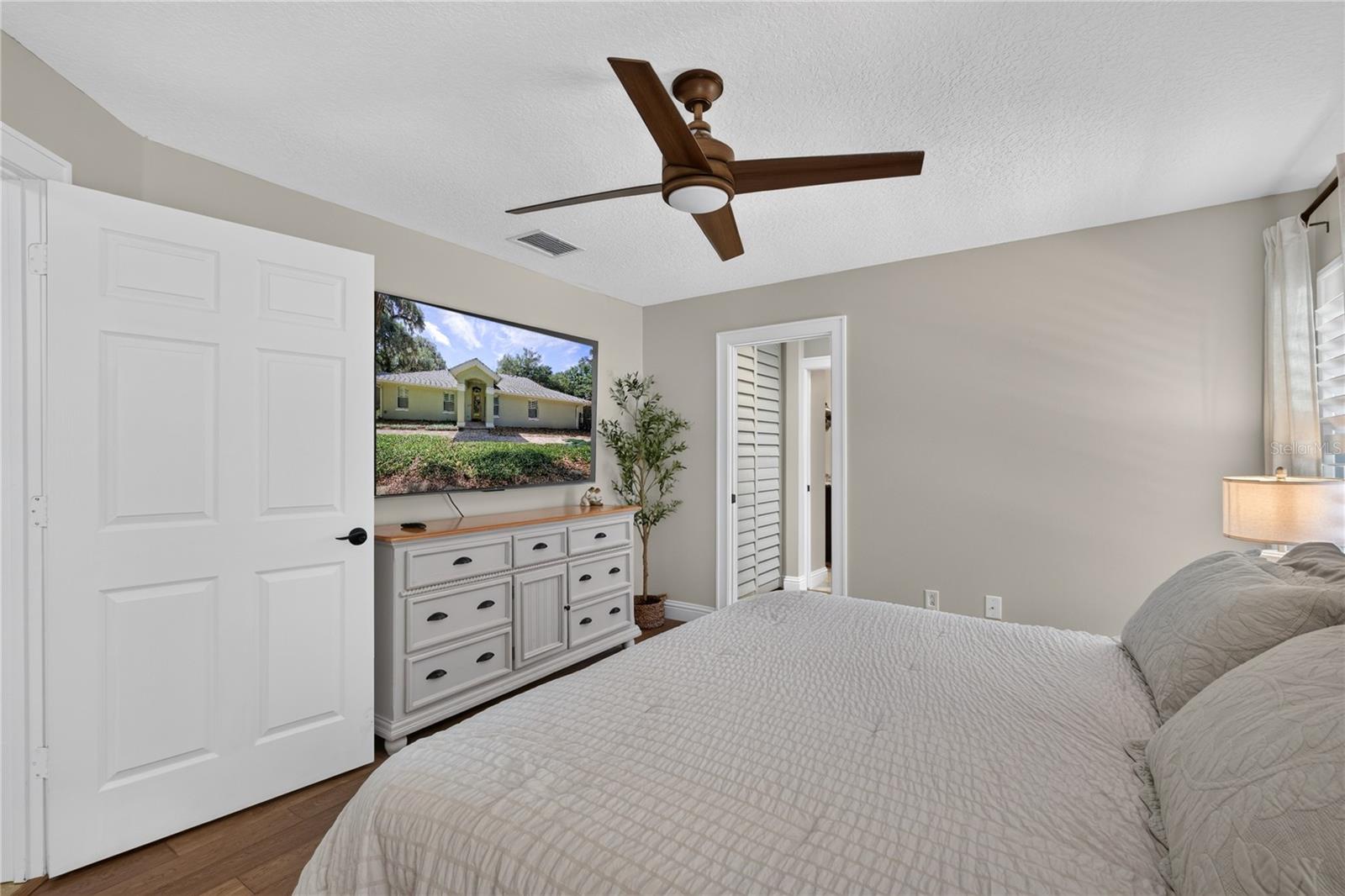 16720 Beauclaire Ct, Tavares, FL 32778