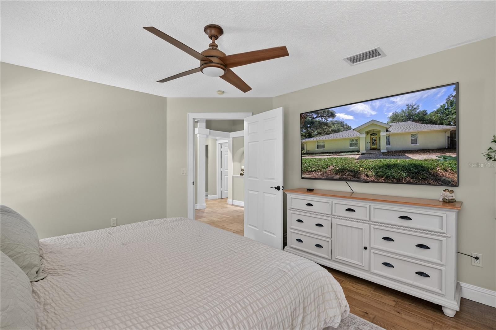 16720 Beauclaire Ct, Tavares, FL 32778