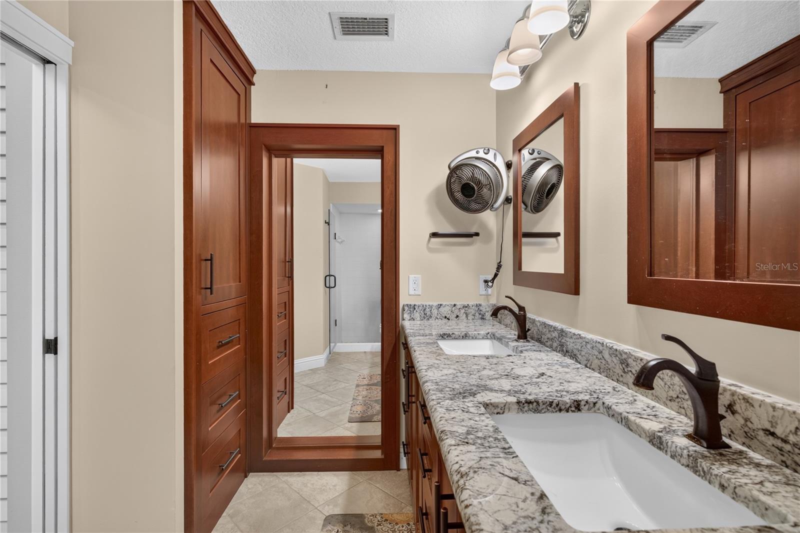 16720 Beauclaire Ct, Tavares, FL 32778